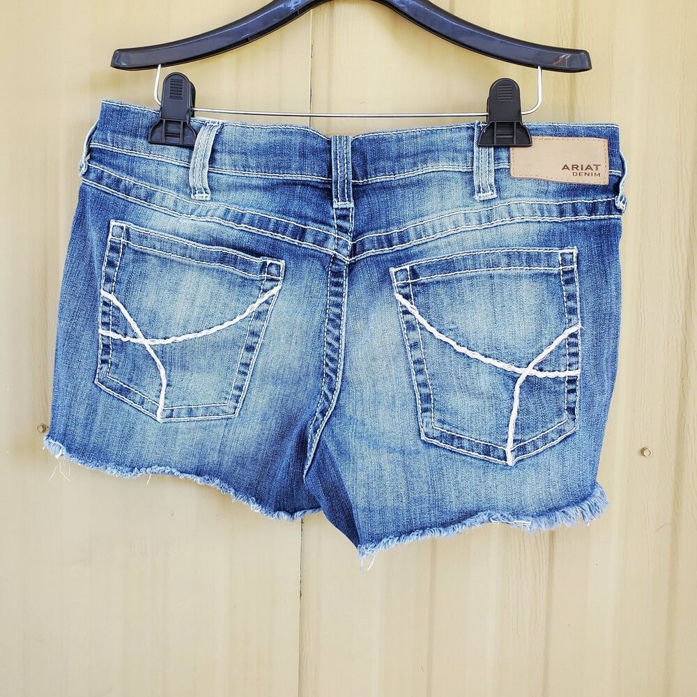 Ariat Boyfriend Distressed Shorts Size 31R - Picture 4 of 7